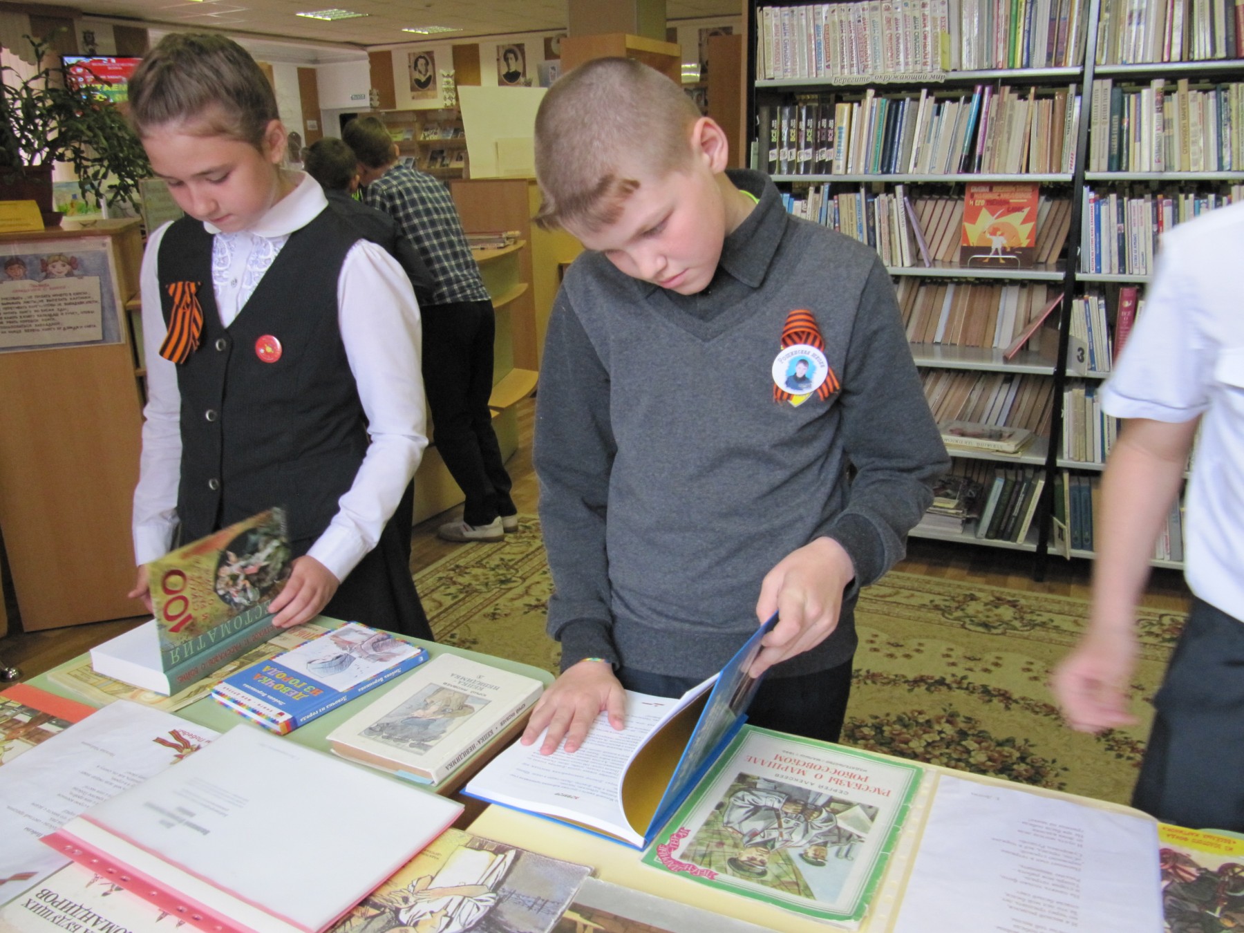Акция "Читаем книги о войне" в Рощинской библиотеке