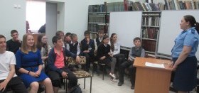 В Центральной библиотеке состоялась встреча помощника прокурора с 7-классниками
