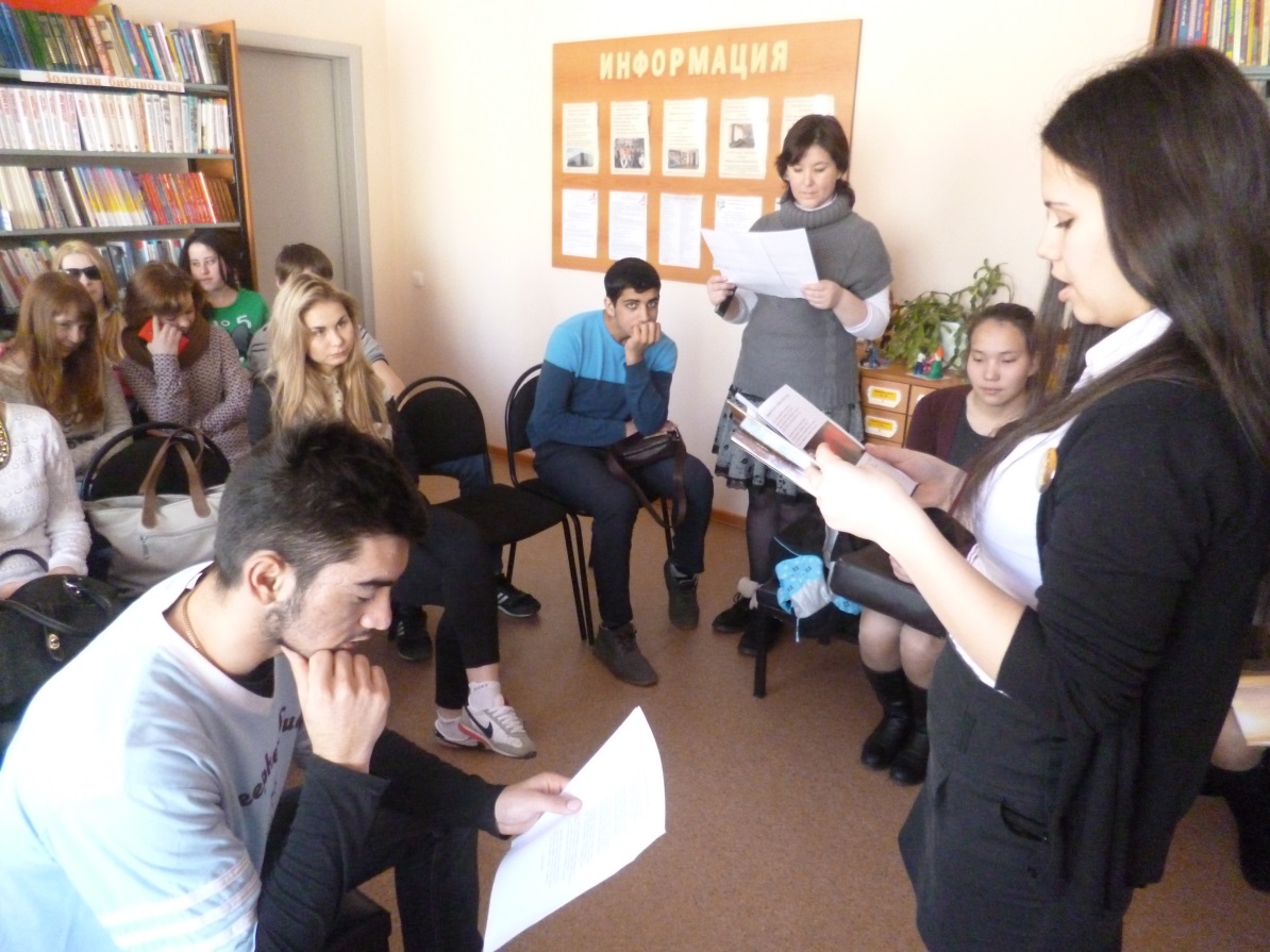 Школьники в Кременкульской библиотеке читают стихи В.В. Удалова о Великой Отечественной войне