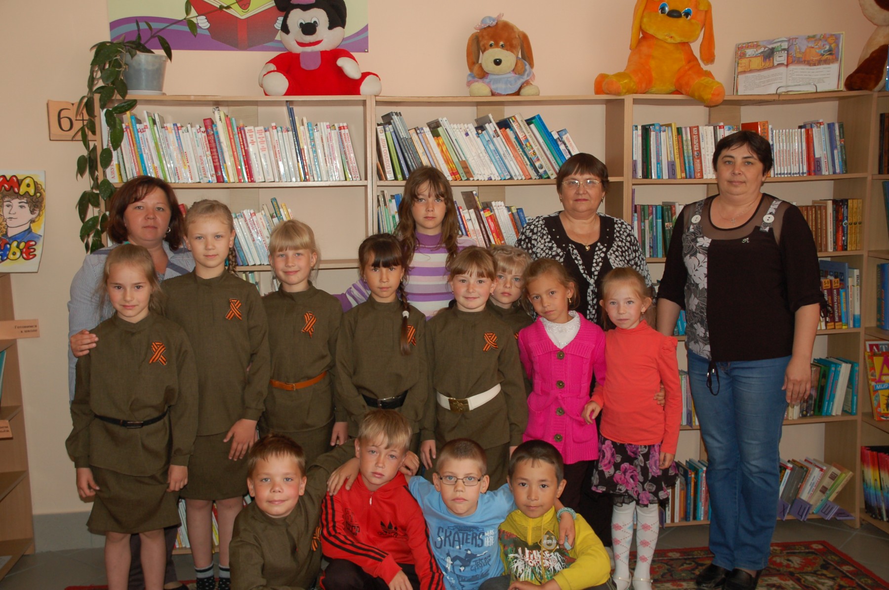 Читатели Касаргинской библиотеки в библиотеке п. Мирный